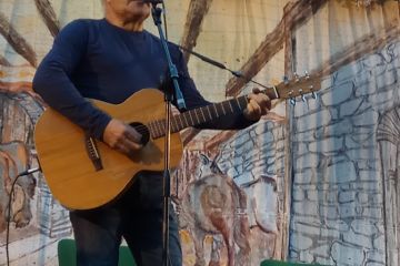 Cantautore e scrittore