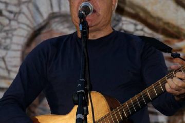 Cantautore e scrittore